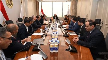 وزير التموين يستعرض خطة استدامة توفير السكر للسوق المحلي بأسعار مستقرة وزير التموين يستعرض خطة استدامة توفير السكر للسوق المحلي بأسعار مستقرة