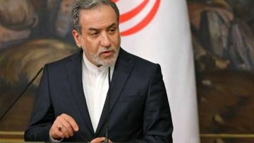 وزير الخارجية الإيراني: لا نسعى للحرب لكننا مستعدون.. والتفاوض هو الطريق الوحيد وزير الخارجية الإيراني: لا نسعى للحرب لكننا مستعدون.. والتفاوض هو الطريق الوحيد