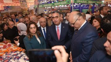 وزيرا التموين والتنمية المحلية يفتتحان معارض سلعية في القليوبية استعدادا لشهر رمضان وزيرا التموين والتنمية المحلية يفتتحان معارض سلعية في القليوبية استعدادا لشهر رمضان