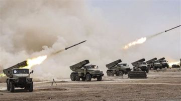 الحرس الثوري يجري مناورات عسكرية على الساحل الجنوبي لإيران الحرس الثوري يجري مناورات عسكرية على الساحل الجنوبي لإيران