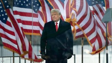 ترامب: إيران أكبر راع للإرهاب في العالم ولن أسمح لها بامتلاك السلاح النووي ترامب: إيران أكبر راع للإرهاب في العالم ولن أسمح لها بامتلاك السلاح النووي