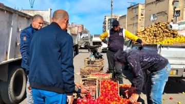 رجال مناخ بورسعيد على قدم وساق للحد من الإشغالات شاهد رجال مناخ بورسعيد على قدم وساق للحد من الإشغالات شاهد