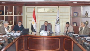 سكرتير بني سويف يناقش مستجدات الموقف التنفيذي والمالي لمشروعات الخطة الاستثمارية