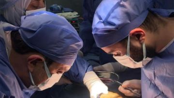 لأول مرة في دمياط .. إنقاذ شاب من الموت بعد طعن نافذ بالقلب