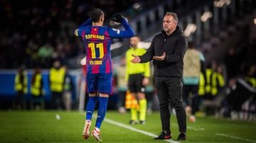 رافينيا يثير قلق فليك: مشاركتي أمام أتلتيكو مدريد ما زالت غير مؤكدة