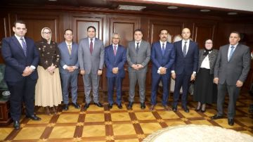 محافظ بني سويف يستقبل عددا من أعضاء مجلس النواب لتهنئته بتوليه مهام منصبه الجديد محافظ بني سويف يستقبل عددا من أعضاء مجلس النواب لتهنئته بتوليه مهام منصبه الجديد