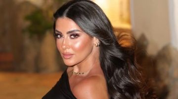 ميرنا نور الدين تستعرض جمالها بالأسود ميرنا نور الدين تستعرض جمالها بالأسود