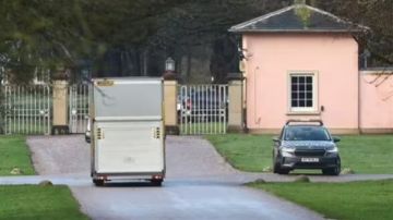 لعنة إبستين تطارد شقيق الملك.. أندرو يغادر رويال لودج في جنح الظلام لعنة إبستين تطارد شقيق الملك.. أندرو يغادر رويال لودج في جنح الظلام