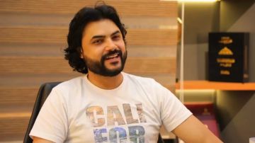 مؤلف علي كلاي : أحمد العوضي يجسد شخصية إمبراطور عالم السيارات.. ونقدم أكشن بلا بلطجة