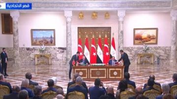 الرئيس السيسي ونظيره التركي يشهدان توقيع عدد من مذكرات التفاهم الرئيس السيسي ونظيره التركي يشهدان توقيع عدد من مذكرات التفاهم