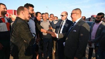 محافظ جنوب سيناء يبحث تطوير ساحة الشاحنات ويستمع لمطالب السائقين ميدانيا محافظ جنوب سيناء يبحث تطوير ساحة الشاحنات ويستمع لمطالب السائقين ميدانيا