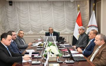 وزير الإنتاج الحربي بمصر يبحث تطوير الأسلحة وخطوط التصنيع بالذكاء الاصطناعي