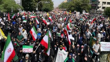 إدارة ترامب تهرب آلاف أجهزة ستارلينك إلى إيران لدعم المتظاهرين إدارة ترامب تهرب آلاف أجهزة ستارلينك إلى إيران لدعم المتظاهرين