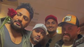 كل سنجل يعمل الحركة دي تامر حسني يشارك فيديو طريفا للسناجل بمناسبة عيد الحب