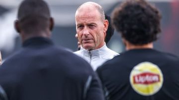 لقطات من مران الأهلي اليوم استعدادا لمواجهة الإسماعيلي في الدورى لقطات من مران الأهلي اليوم استعدادا لمواجهة الإسماعيلي في الدورى