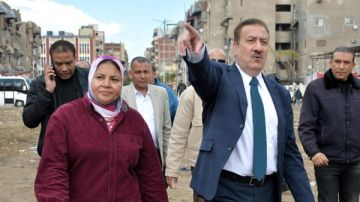 محافظ بورسعيد يتابع ميدانيا أعمال رفع الرتش بمحيط قصر الثقافة على مساحة 6700م شاهد محافظ بورسعيد يتابع ميدانيا أعمال رفع الرتش بمحيط قصر الثقافة على مساحة 6700م شاهد