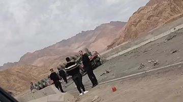 مصرع شاب في انقلاب تريلا محملة بالأسمنت قبل كمين دهب