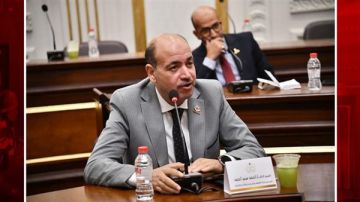 نائب الشيوخ يطالب وزير النقل بسرعة استكمال تطوير طريق القاهرة أسوان الزراعي