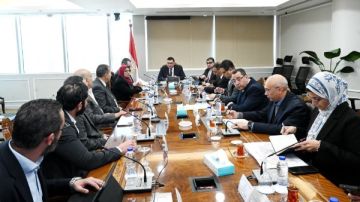 وزير الإسكان يلتقى مسئولى HDP لمتابعة موقف تسويق المشروعات بالمدن الجديدة وزير الإسكان يلتقى مسئولى HDP لمتابعة موقف تسويق المشروعات بالمدن الجديدة