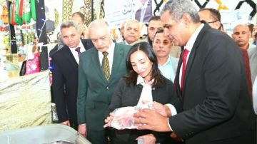 بخصومات تصل إلى 30٪.. محافظ البحيرة تفتتح معرض أهلا رمضان بأبو حمص