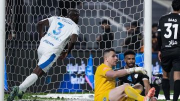 دوري روشن السعودي الهلال يتقدم على الشباب 3-2 في الشوط الأول