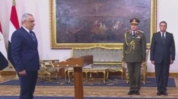 صلاح سليمان يؤدى اليمين الدستورية وزيرا للدولة للإنتاج الحربى