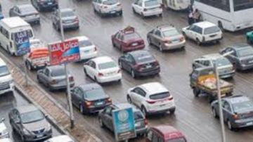 كثافات مرورية في شوارع القاهرة والجيزة