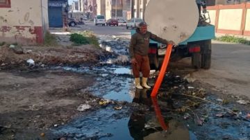 مناخ بورسعيد تواصل أعمال شفط تراكمات مياه الصرف الصحي من السادسة خلال موسم الشتاء شاهد