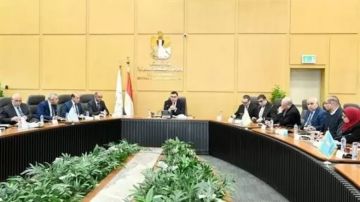 وزير الإسكان يعقد اجتماعا موسعا مع رؤساء ومسئولي الجهات التابعة للوزارة لمتابعة ملفات العمل وزير الإسكان يعقد اجتماعا موسعا مع رؤساء ومسئولي الجهات التابعة للوزارة لمتابعة ملفات العمل