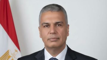 قرار حاسم لترشيد الإنفاق.. محافظ جنوب سيناء ينهي عقود المستشارين بديوان المحافظة قرار حاسم لترشيد الإنفاق.. محافظ جنوب سيناء ينهي عقود المستشارين بديوان المحافظة