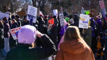 لن نتراجع ولن نستسلم.. متظاهرو مينيابوليس الأمريكية يدعون إلى إضراب شامل