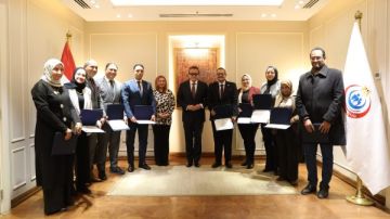 وزير الصحة يكرم الدفعة الأولى من خريجي دبلومة إدارة المستشفيات