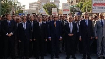 وسط حاله من الحزن.. جنازة مهيبة للواء مصطفى خليل بحضور المحافظ وقيادات الأمن بالمنيا .. شاهد وسط حاله من الحزن.. جنازة مهيبة للواء مصطفى خليل بحضور المحافظ وقيادات الأمن بالمنيا .. شاهد