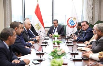  الصحة المصرية تبحث مع شركتي تكنويڤ و ميدبوت تفعيل تقنية الروبوت الجراحي