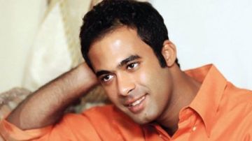 سيدة تتبرع بخط مياه لهيثم أحمد زكي: مات يتيم ومالوش إخوات ولا عيال