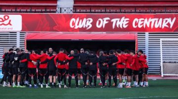 صدارة تمنح الأفضلية أم وصافة تشعل القمة؟ حسابات معقدة ترسم مستقبل الأهلي الإفريقي