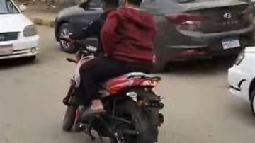 فيديو متداول شخص يتحرش بطالبات أمام مدرسة بالمنيا.. وهذه مطالب أولياء الأمور فيديو متداول شخص يتحرش بطالبات أمام مدرسة بالمنيا.. وهذه مطالب أولياء الأمور