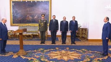 أحمد موسى يعلق على شائعات التعيينات داخل ديوان رئاسة الجمهورية أحمد موسى يعلق على شائعات التعيينات داخل ديوان رئاسة الجمهورية