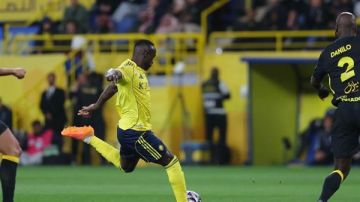 النصر يتفوق على الاتحاد بثنائية مثيرة ويواصل مطاردة الهلال في دوري روشن النصر يتفوق على الاتحاد بثنائية مثيرة ويواصل مطاردة الهلال في دوري روشن