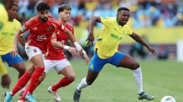 فوز صن داونز في دورى أبطال أفريقيا يمنح الهلال بطاقة التأهل مبكرا فوز صن داونز في دورى أبطال أفريقيا يمنح الهلال بطاقة التأهل مبكرا