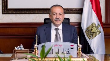 محافظ أسيوط يعلن رفع درجة الاستعداد بالوحدات المحلية تحسبا لنشاط قوي للرياح المثيرة للأتربة محافظ أسيوط يعلن رفع درجة الاستعداد بالوحدات المحلية تحسبا لنشاط قوي للرياح المثيرة للأتربة