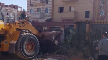 حملة إزالات لمخالفات المباني في حدائق أكتوبر ومصادرة المعدات.. صور