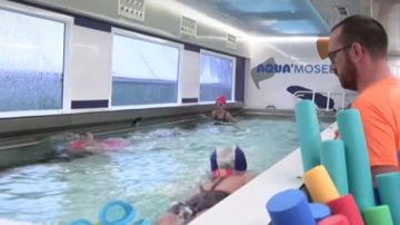 حوض سباحة متنقل لتعليم تلاميذ المدارس في المناطق الريفية بفرنسا حوض سباحة متنقل لتعليم تلاميذ المدارس في المناطق الريفية بفرنسا