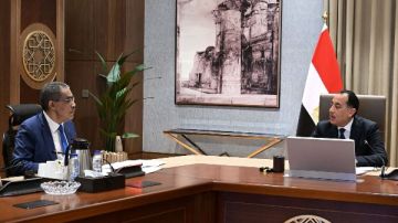 رئيس الوزراء يناقش كيفية تقديم إعلام يليق بمصر ومكانتها مع ضياء رشوان رئيس الوزراء يناقش كيفية تقديم إعلام يليق بمصر ومكانتها مع ضياء رشوان