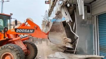 استمرار الحملات المكبرة لإزالة إشغالات المحال وفتح الأرصفة للمارة بمدينة مرسى مطروح