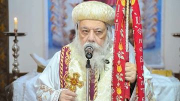 الأنبا ديمتريوس يرسم دياكونيين جديدين بإيبارشية ملوي .. صور