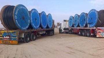 محافظ البحر الأحمر يعلن بدء توصيل الكهرباء لمناطق شباب الأحياء بالغردقة باستثمارات 430 مليون جنيه محافظ البحر الأحمر يعلن بدء توصيل الكهرباء لمناطق شباب الأحياء بالغردقة باستثمارات 430 مليون جنيه