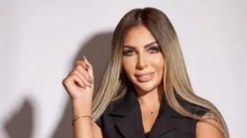 وصول سارة خليفة وآخرين لمحكمة القاهرة الجديدة لنظر قضية تصنيع المخدرات وصول سارة خليفة وآخرين لمحكمة القاهرة الجديدة لنظر قضية تصنيع المخدرات