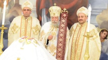 الأنبا إيلاريون يرسم كاهنين جديدين في إيبارشية البحيرة .. صور