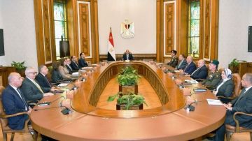 الرئيس السيسي يجتمع بمجلس أمناء الأكاديمية الوطنية لتدريب وتأهيل الشباب